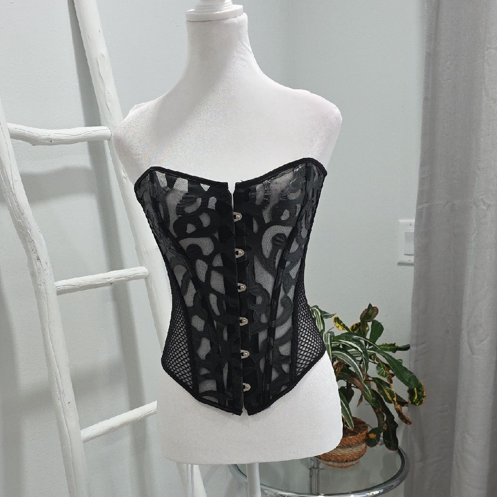 Chic Black Lace Bustier Top